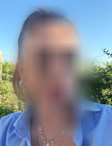 Amira, 28