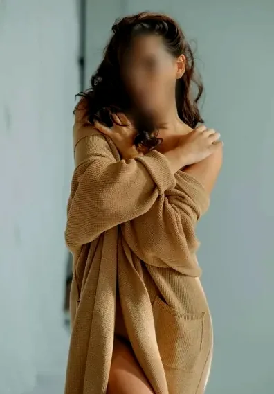 Carla, 35