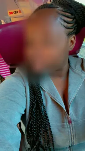 Ela, 21