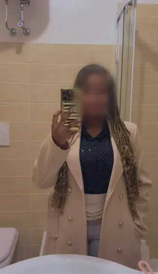 Lea, 27