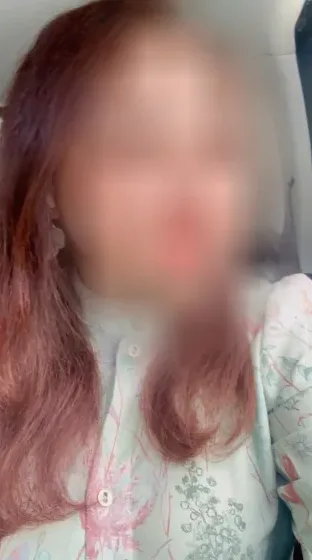 Saskia, 32